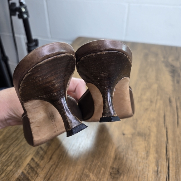 Manolo Blahnik Brown Leather Pointed Toe Kitten Heels - Picture 6 of 13